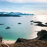 & Luxurious New With Private Patio Daire Tromsø