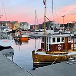 & Luxurious New With Private Patio * Tromsø