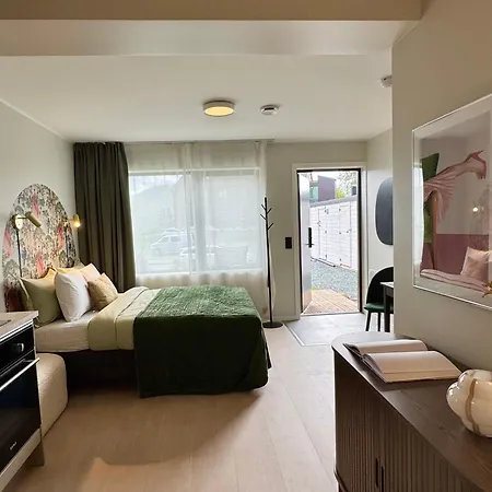 Lejlighed & Luxurious New With Private Patio