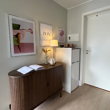 & Luxurious New With Private Patio Lejlighed *