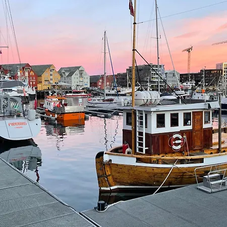 & Luxurious New With Private Patio * Tromsø