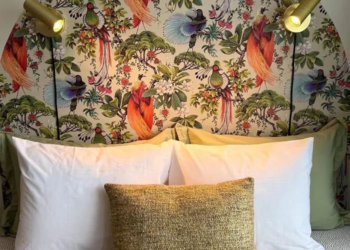 & Luxurious New With Private Patio * Τρόμσο