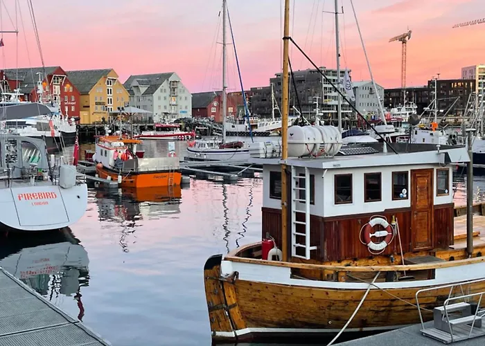 & Luxurious New With Private Patio * Tromsø