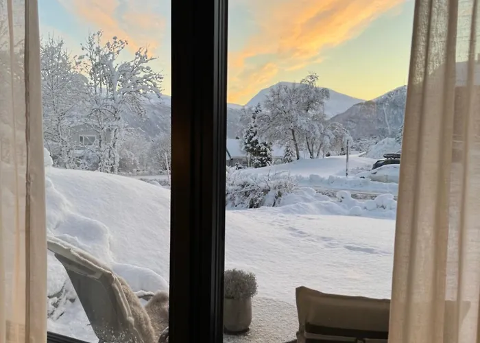 & Luxurious New With Private Patio Apartamento