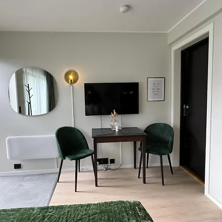 & Luxurious New With Private Patio Apartment Tromsø
