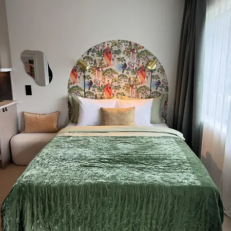 & Luxurious New With Private Patio Tromsø