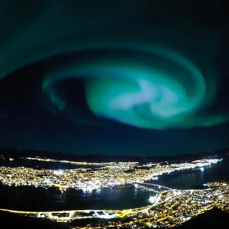 Apartment & Luxurious New With Private Patio