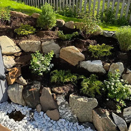 Apartment & Luxurious New With Private Patio *